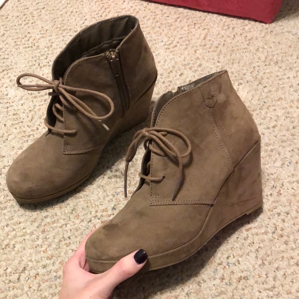 Merona wedge booties size 7